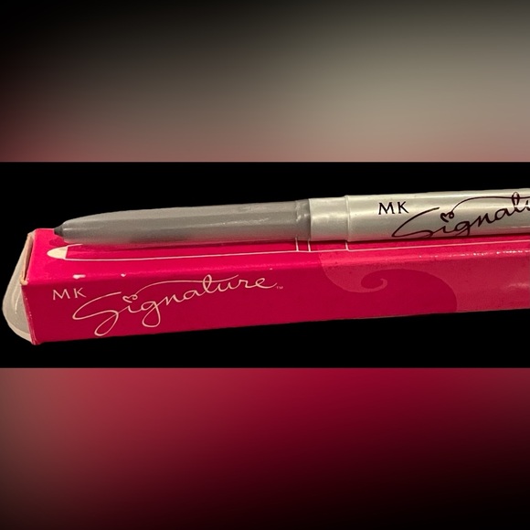 Mary Kay “MK Signature” Lip Liner - Picture 2 of 3